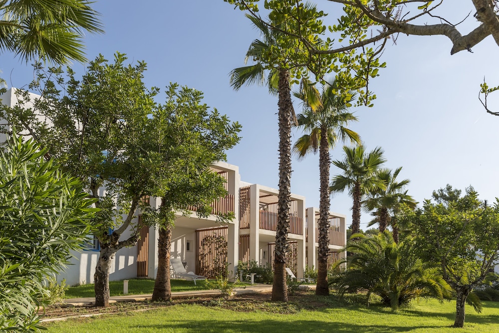 Cala Llenya Resort Ibiza - Hotel — Hotel building in Santa Eulalia, Balearic Islands