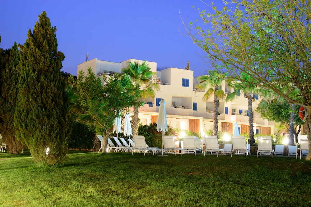 Cala Llenya Resort Ibiza - Hotel — Hotel building in Santa Eulalia, Balearic Islands