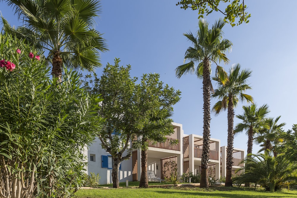 Cala Llenya Resort Ibiza - Hotel — Hotel building in Santa Eulalia, Balearic Islands