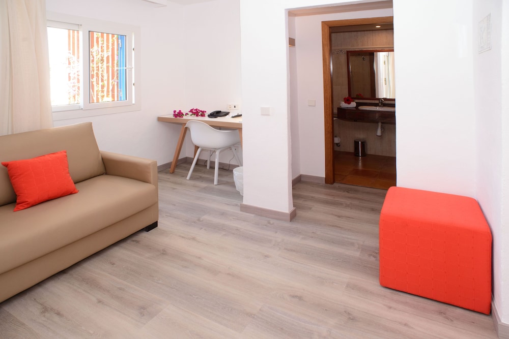 Cala Llenya Resort Ibiza - Hotel — Hotel rooms in Santa Eulalia, Balearic Islands