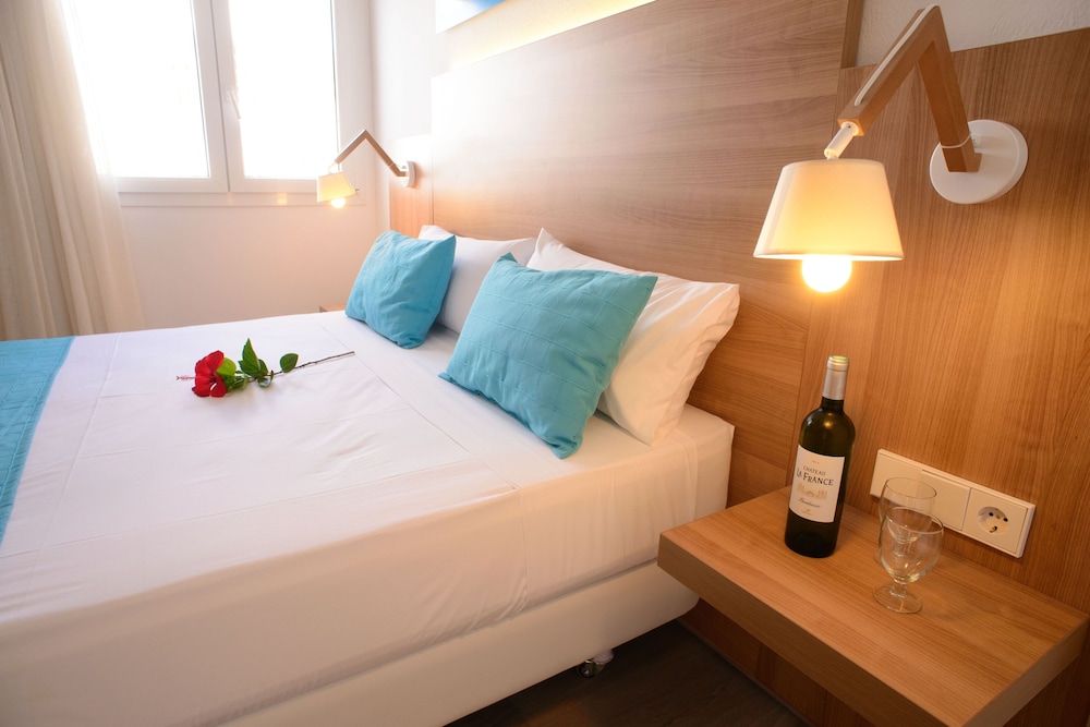 Cala Llenya Resort Ibiza - Hotel — Hotel rooms in Santa Eulalia, Balearic Islands