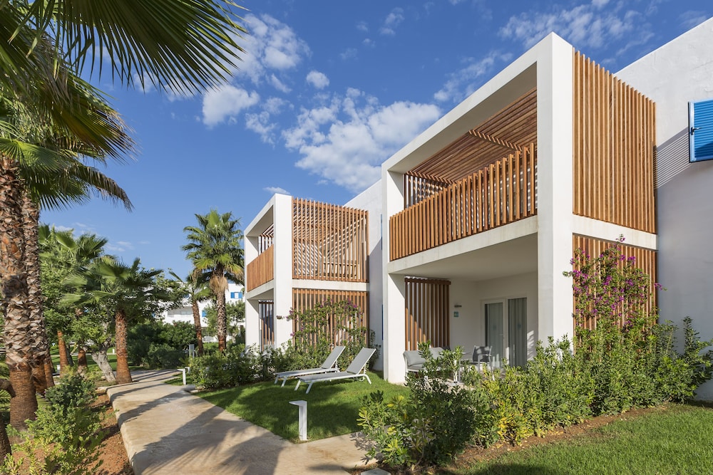 Cala Llenya Resort Ibiza - Hotel — Hotel building in Santa Eulalia, Balearic Islands