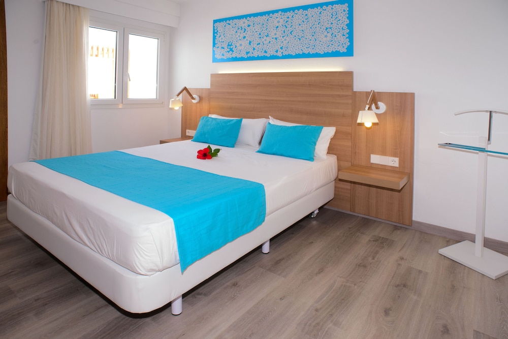 Cala Llenya Resort Ibiza - Hotel — Hotel rooms in Santa Eulalia, Balearic Islands