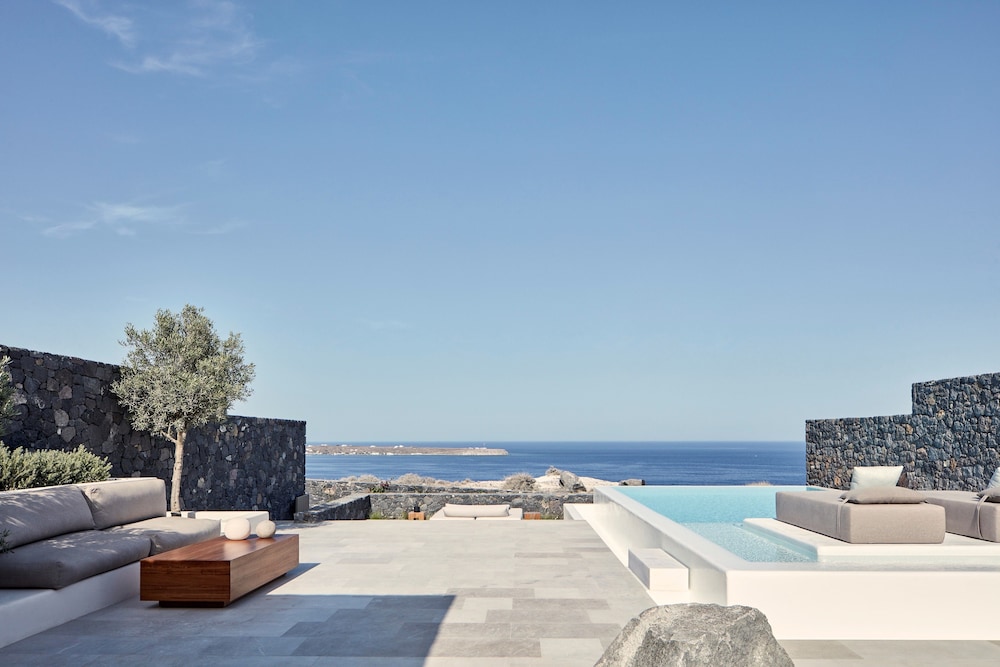 Canaves Epitome - Small Luxury Hotels of the World — Swimming pool in Oia, South Aegean
