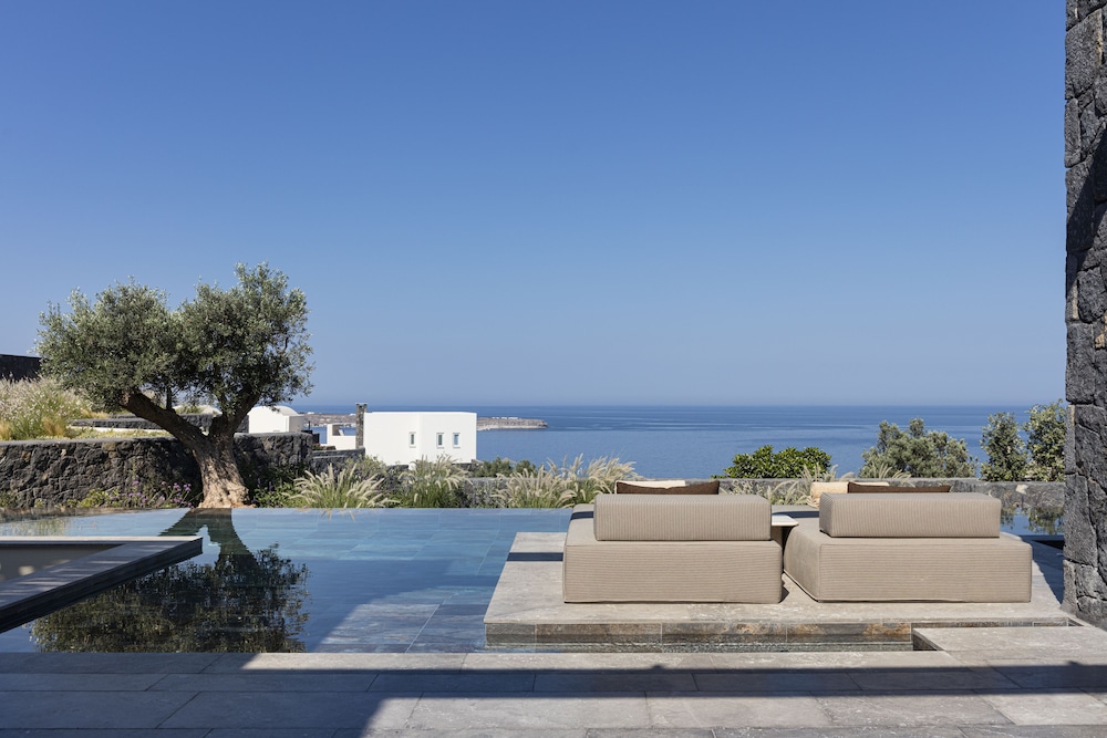 Canaves Epitome - Small Luxury Hotels of the World — Swimming pool in Oia, South Aegean