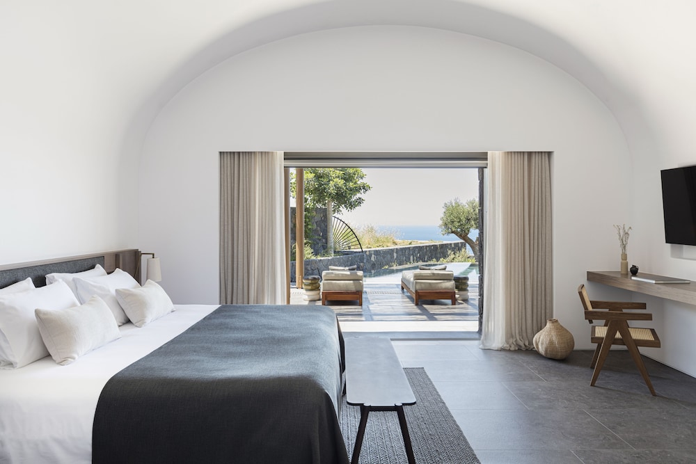 Canaves Epitome - Small Luxury Hotels of the World — Hotel rooms in Oia, South Aegean