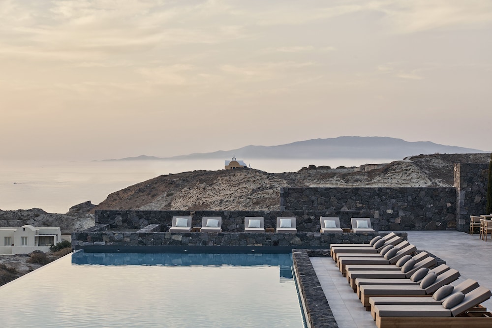 Canaves Epitome - Small Luxury Hotels of the World — Swimming pool in Oia, South Aegean