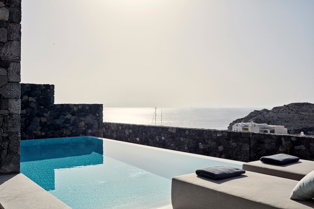 Canaves Epitome - Small Luxury Hotels of the World — Swimming pool in Oia, South Aegean
