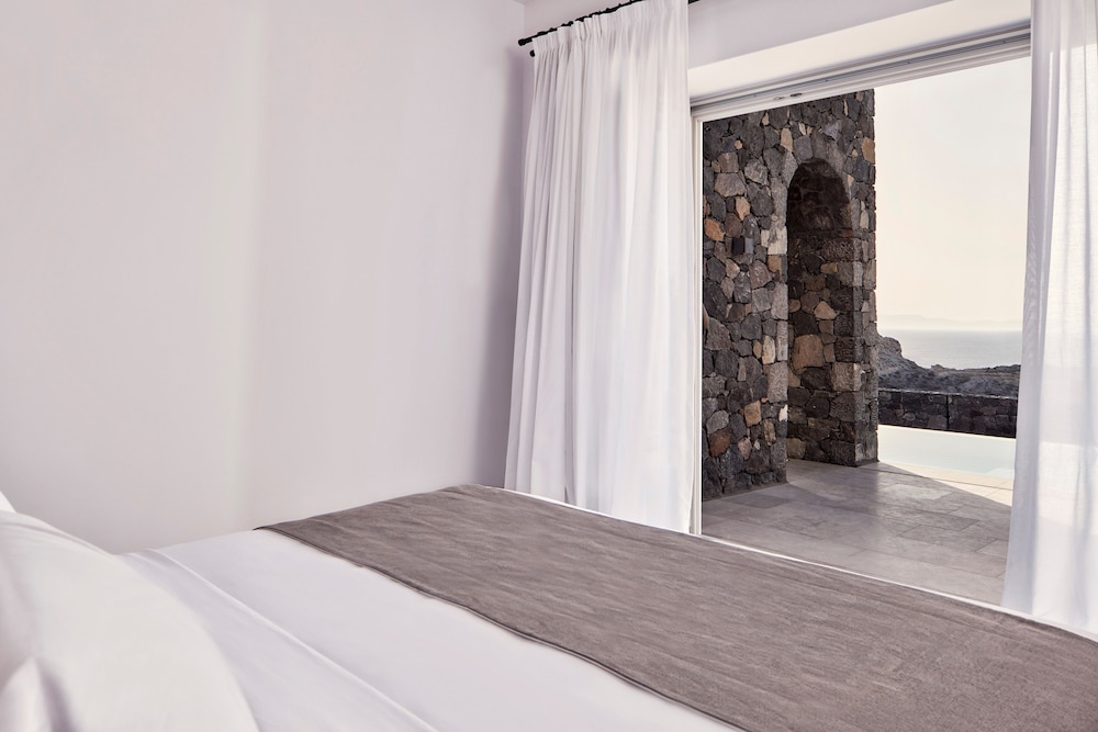 Canaves Epitome - Small Luxury Hotels of the World — Hotel rooms in Oia, South Aegean