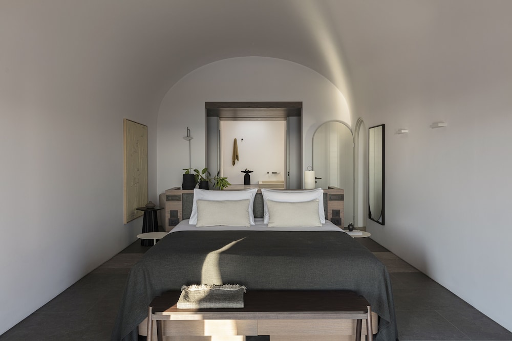 Canaves Epitome - Small Luxury Hotels of the World — Hotel rooms in Oia, South Aegean