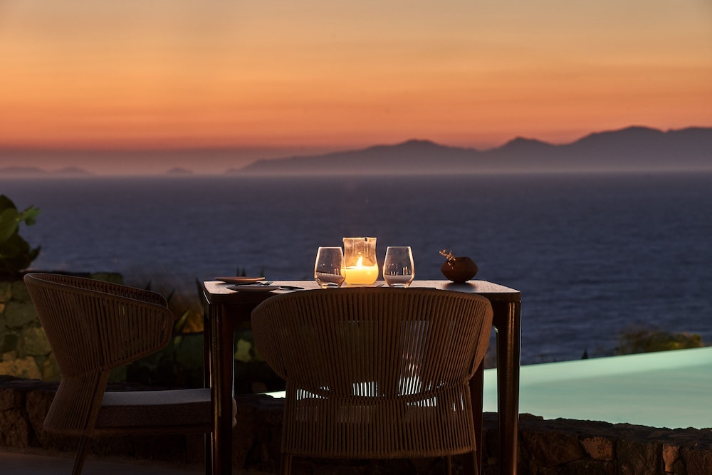 Canaves Epitome - Small Luxury Hotels of the World — Restaurant & bars in Oia, South Aegean