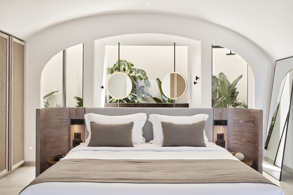 Canaves Epitome - Small Luxury Hotels of the World — Hotel rooms in Oia, South Aegean