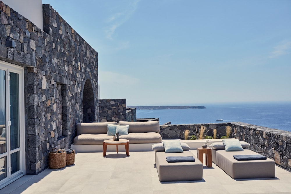 Canaves Epitome - Small Luxury Hotels of the World — Hotel building in Oia, South Aegean