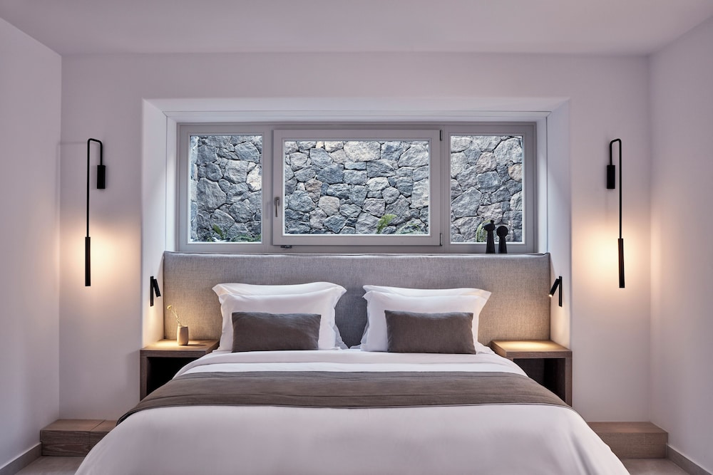 Canaves Epitome - Small Luxury Hotels of the World — Hotel rooms in Oia, South Aegean