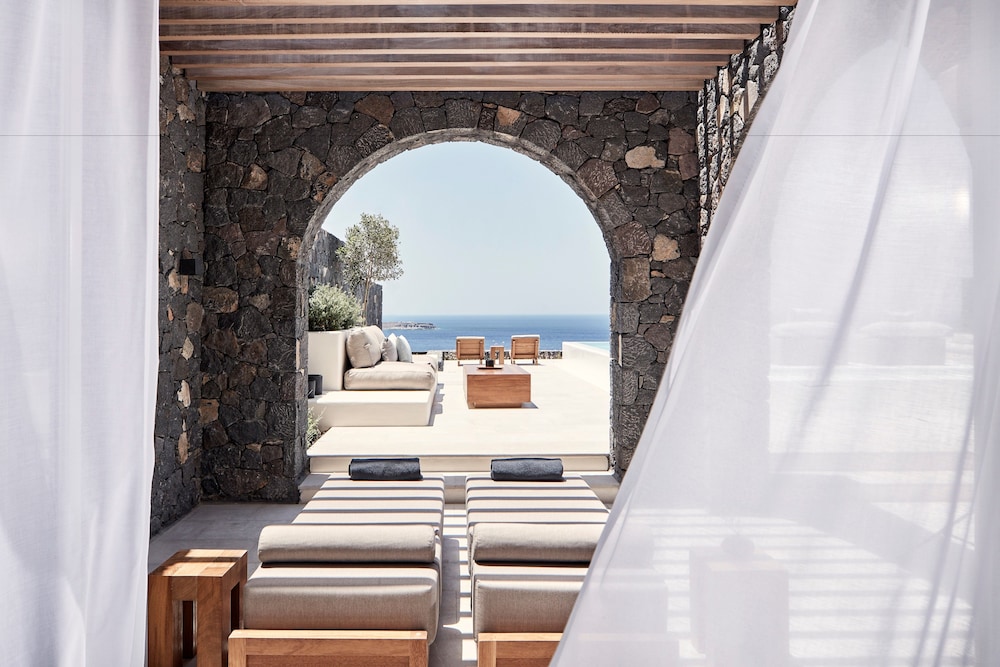 Canaves Epitome - Small Luxury Hotels of the World — Hotel building in Oia, South Aegean