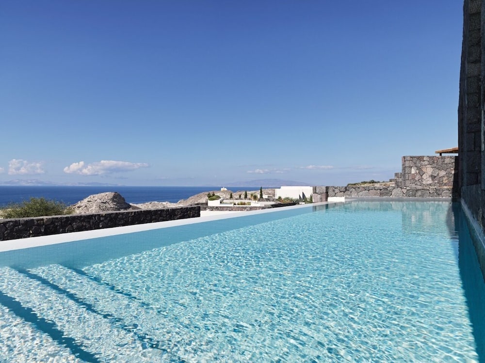 Canaves Epitome - Small Luxury Hotels of the World — Swimming pool in Oia, South Aegean