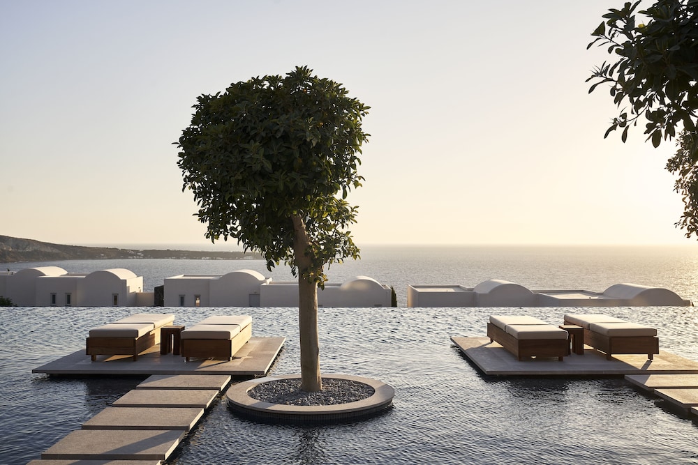 Canaves Epitome - Small Luxury Hotels of the World — Swimming pool in Oia, South Aegean
