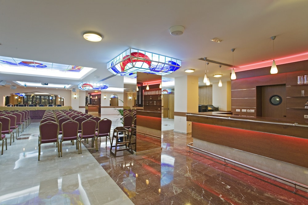 Hotel Perla Marina — Restaurant & bars in Nerja, Andalusia