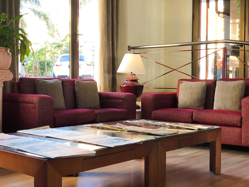 Hotel Perla Marina — Hotel building in Nerja, Andalusia