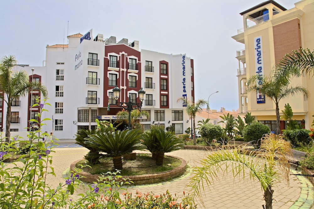 Hotel Perla Marina — Hotel building in Nerja, Andalusia