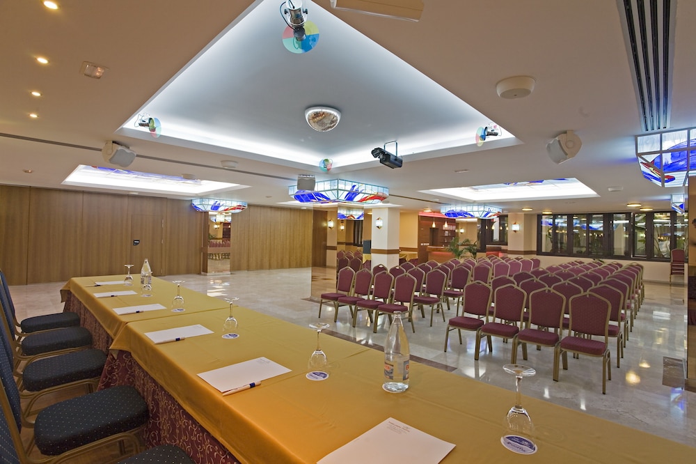 Hotel Perla Marina — Hotel building in Nerja, Andalusia
