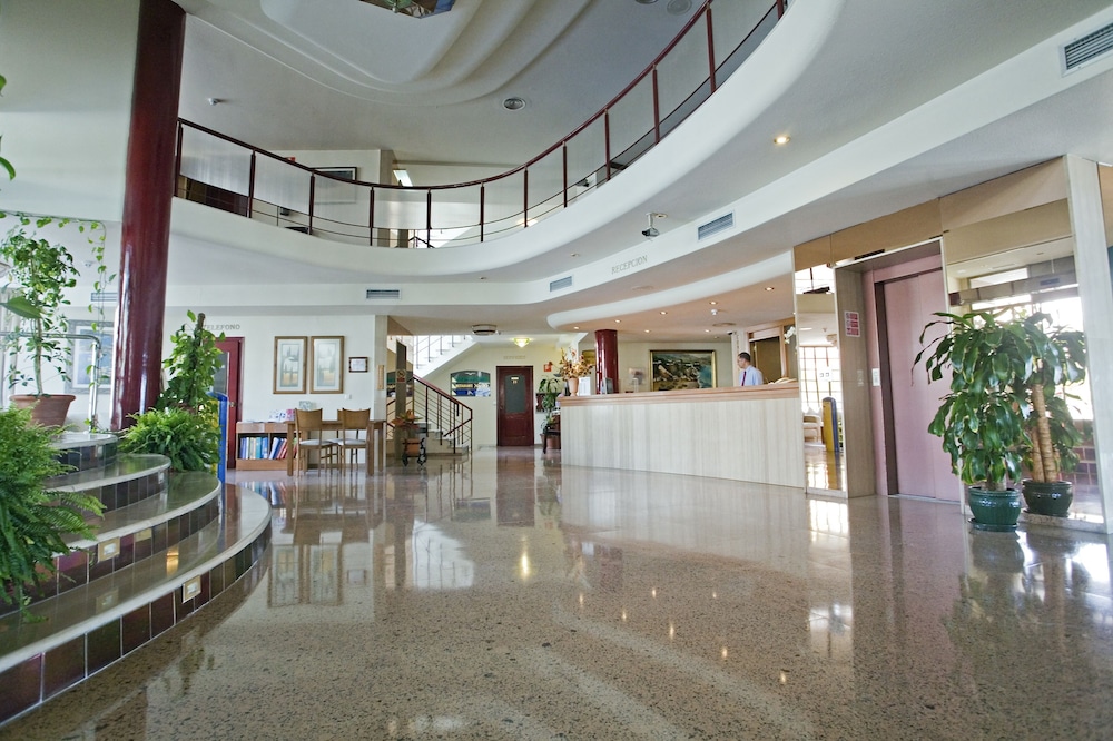 Hotel Perla Marina — Hotel building in Nerja, Andalusia