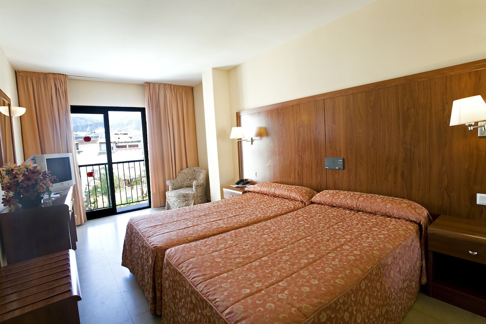 Hotel Perla Marina — Hotel rooms in Nerja, Andalusia