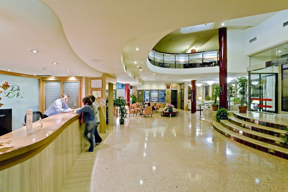 Hotel Perla Marina — Hotel building in Nerja, Andalusia