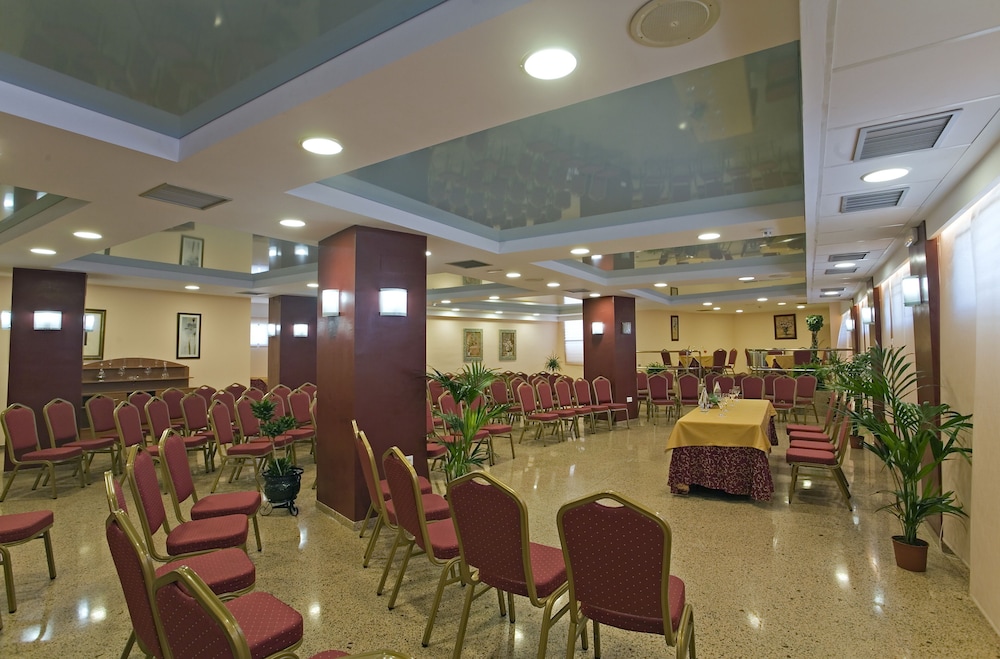 Hotel Perla Marina — Hotel building in Nerja, Andalusia