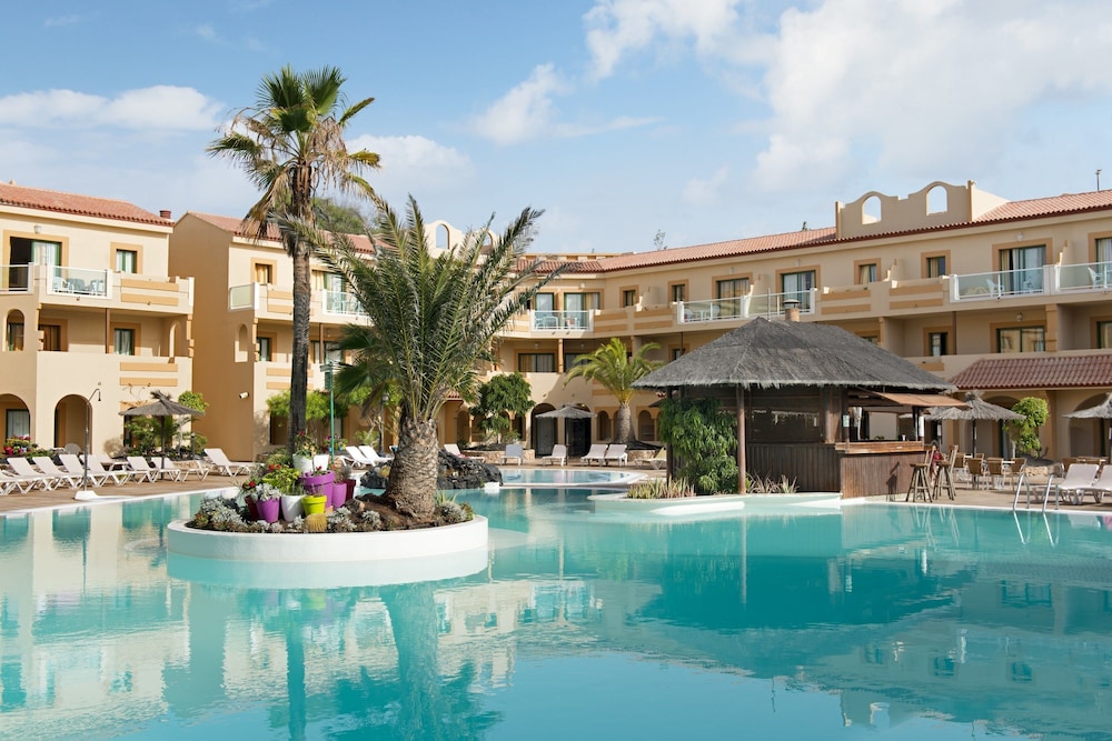 Elba Lucía Sport & Suite Hotel — Swimming pool in Costa de Antigua, Canary Islands