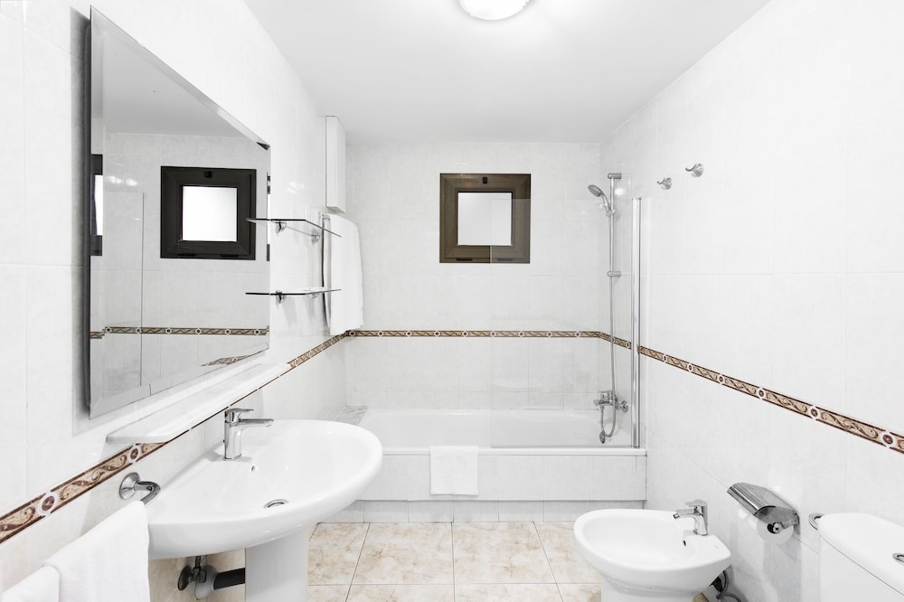 Elba Lucía Sport & Suite Hotel — Hotel rooms in Costa de Antigua, Canary Islands