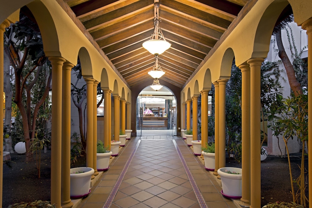Elba Lucía Sport & Suite Hotel — Hotel building in Costa de Antigua, Canary Islands