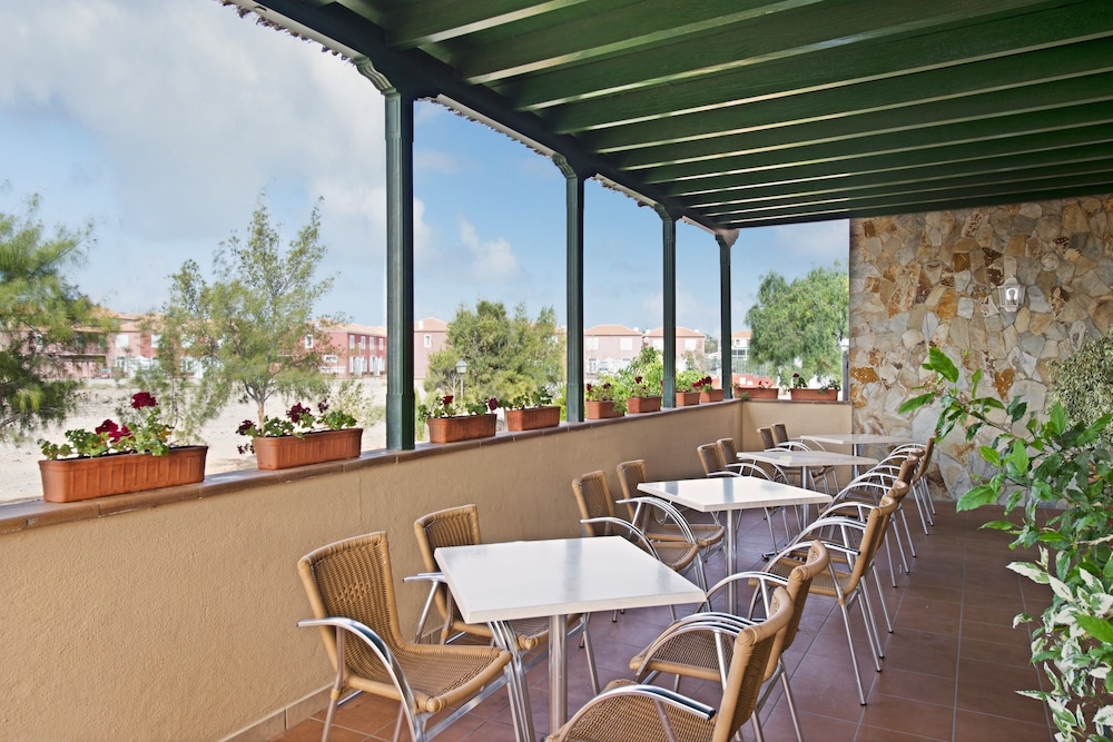 Elba Lucía Sport & Suite Hotel — Restaurant & bars in Costa de Antigua, Canary Islands