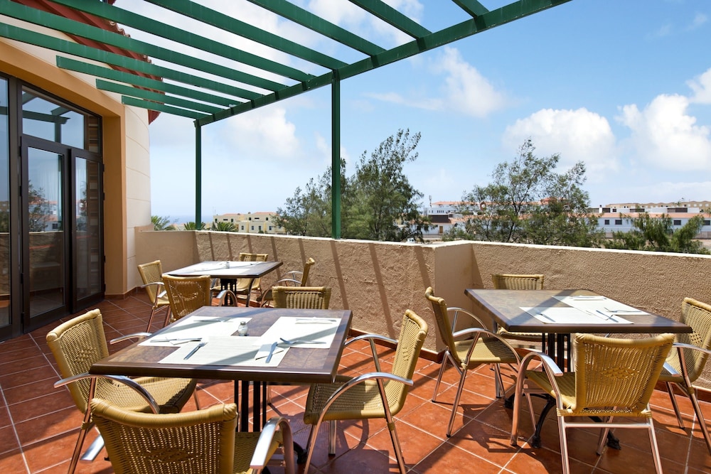 Elba Lucía Sport & Suite Hotel — Restaurant & bars in Costa de Antigua, Canary Islands