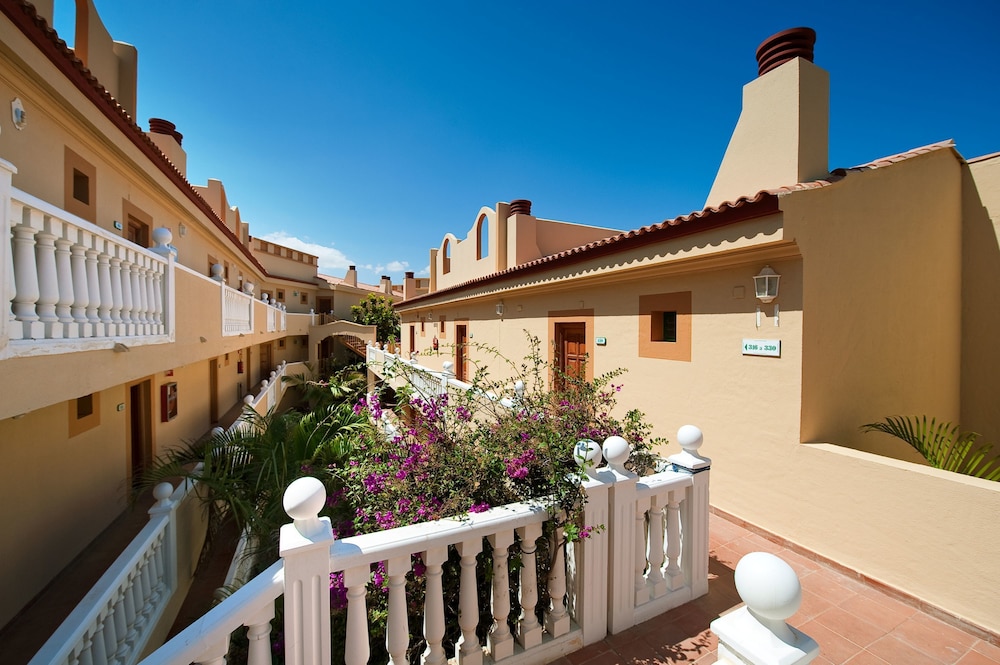 Elba Lucía Sport & Suite Hotel — Hotel building in Costa de Antigua, Canary Islands