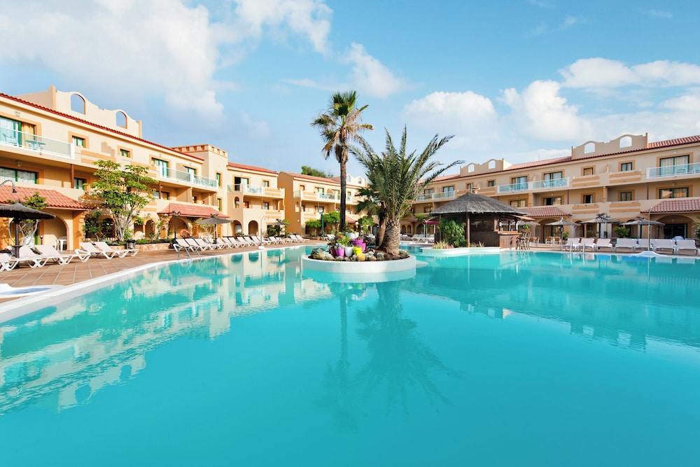 Elba Lucía Sport & Suite Hotel — Swimming pool in Costa de Antigua, Canary Islands