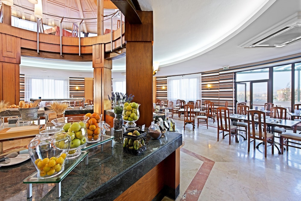 Elba Lucía Sport & Suite Hotel — Restaurant & bars in Costa de Antigua, Canary Islands