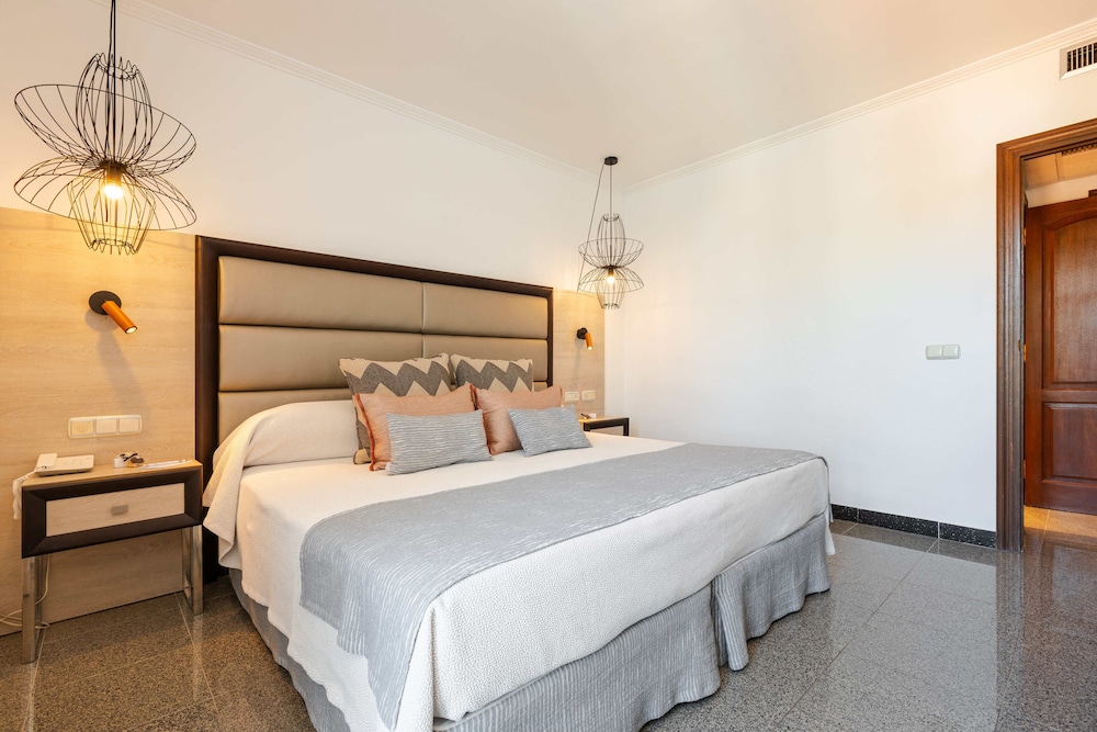 S'Argamassa Boutique Hotel — Hotel rooms in Santa Eulalia, Balearic Islands