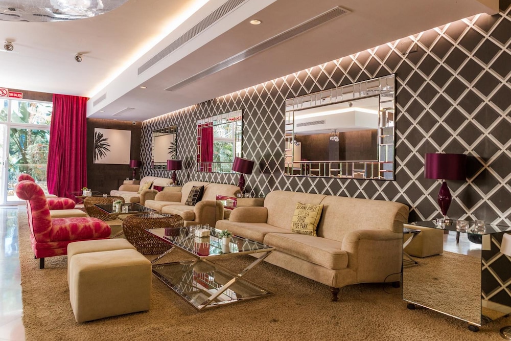 Aparthotel Monarque Sultán — Hotel rooms in Marbella, Andalusia