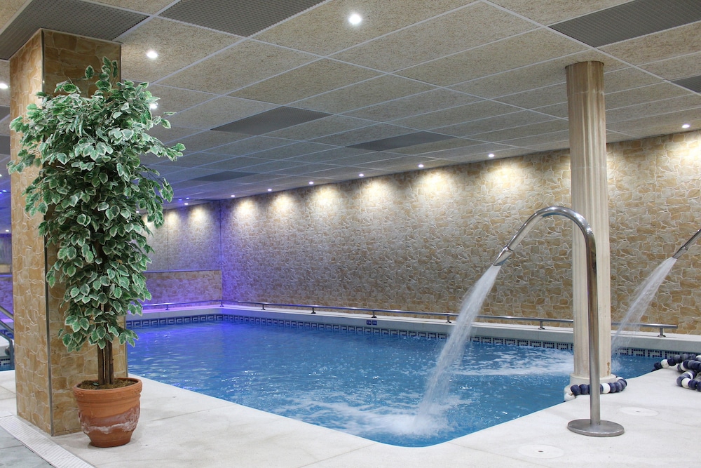 Aparthotel Monarque Sultán — Swimming pool in Marbella, Andalusia