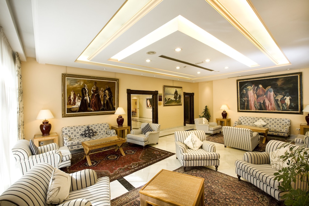 Aparthotel Monarque Sultán — Hotel rooms in Marbella, Andalusia