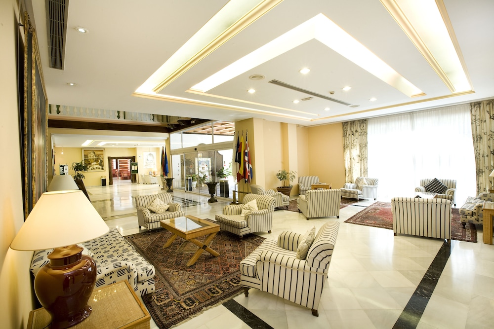 Aparthotel Monarque Sultán — Hotel rooms in Marbella, Andalusia