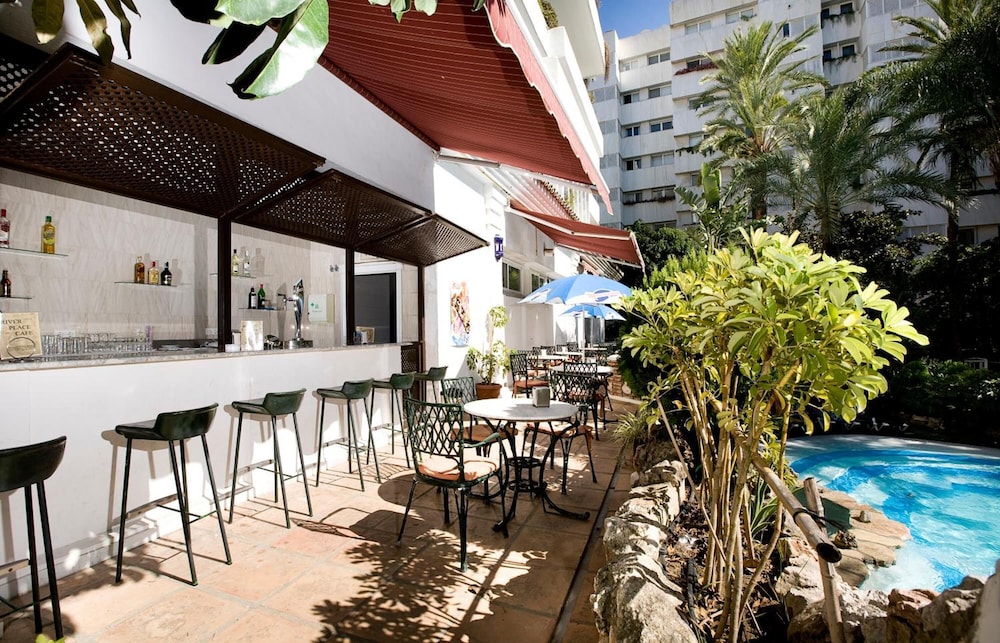 Aparthotel Monarque Sultán — Restaurant & bars in Marbella, Andalusia