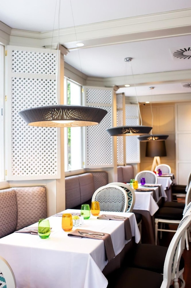 Aparthotel Monarque Sultán — Restaurant & bars in Marbella, Andalusia