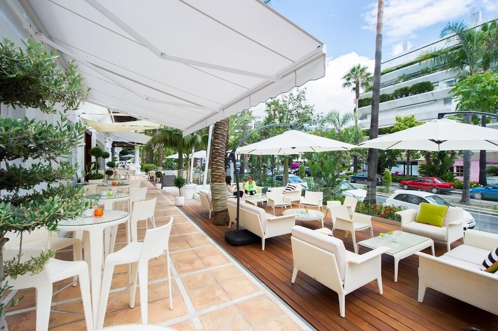 Aparthotel Monarque Sultán — Restaurant & bars in Marbella, Andalusia