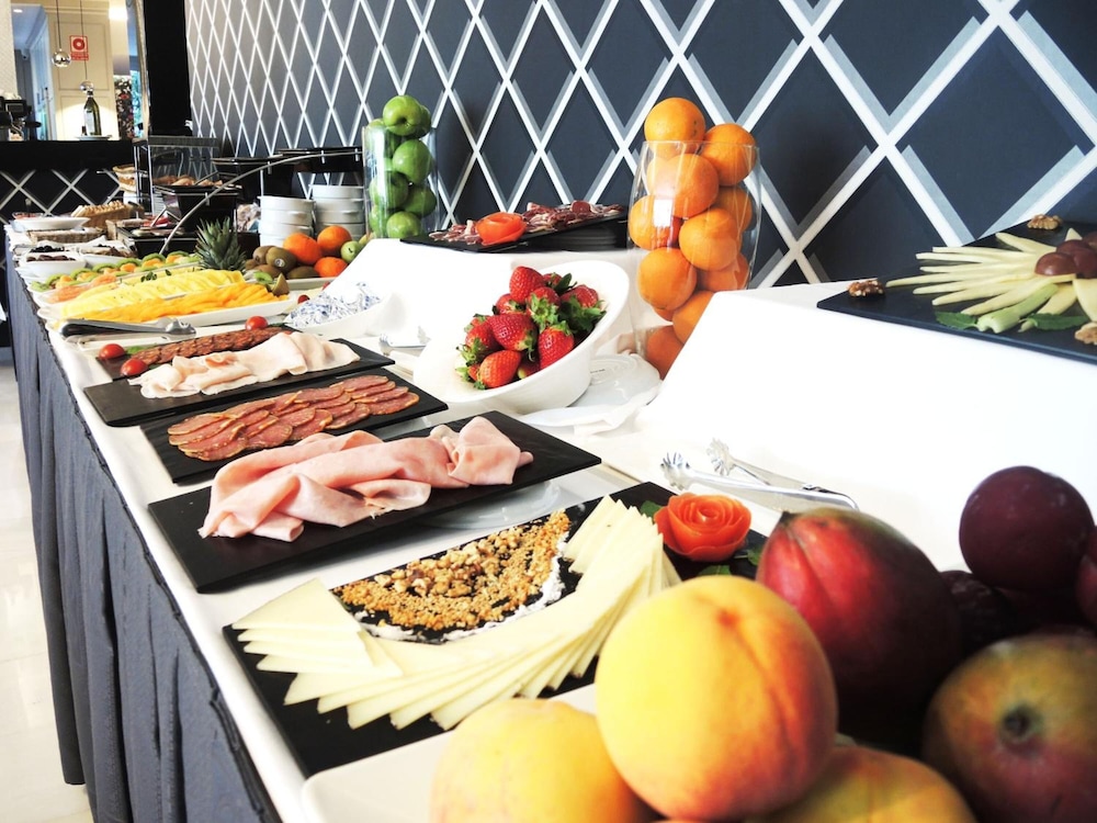Aparthotel Monarque Sultán — Restaurant & bars in Marbella, Andalusia