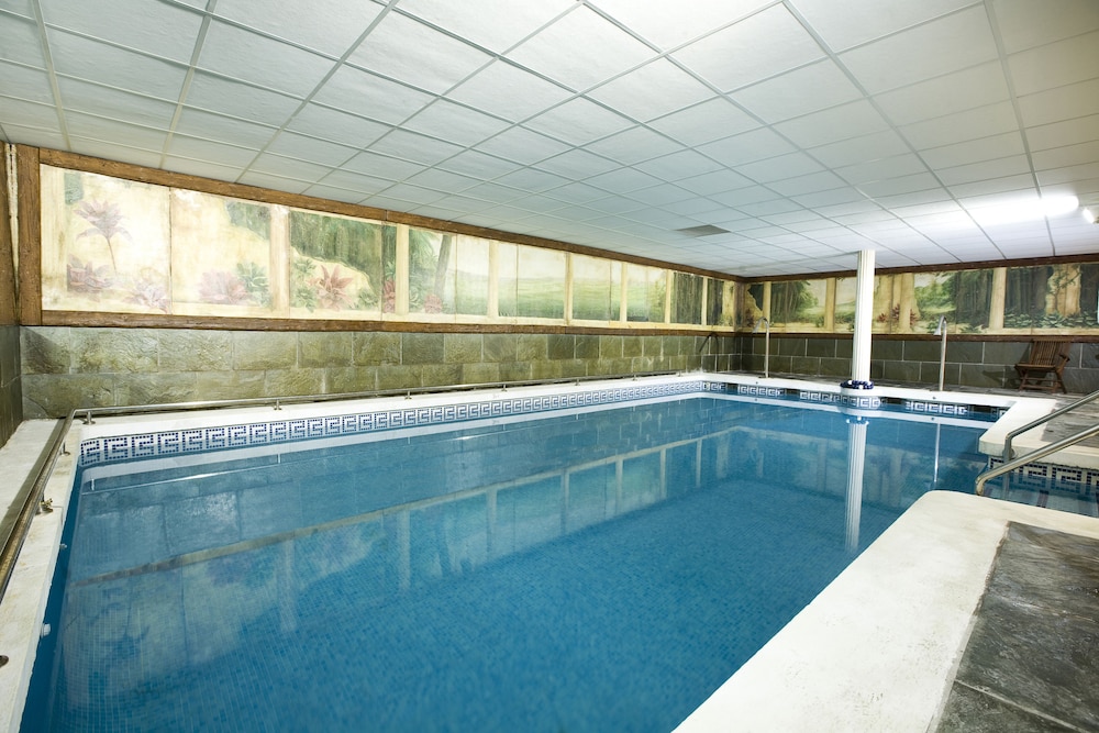 Aparthotel Monarque Sultán — Swimming pool in Marbella, Andalusia