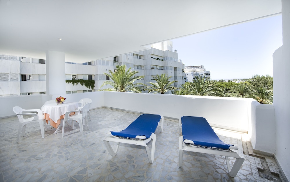 Aparthotel Monarque Sultán — Beach in Marbella, Andalusia