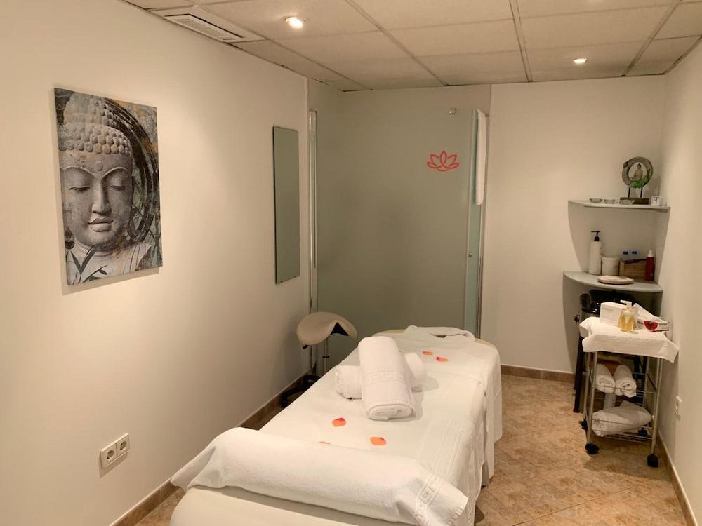 Aparthotel Monarque Sultán — Spa in Marbella, Andalusia