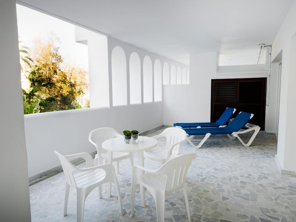 Aparthotel Monarque Sultán — Hotel rooms in Marbella, Andalusia
